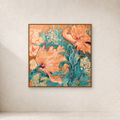 Jardin de pivoines corail dans un fin cadre flottant doré sur un mur ivoire chaud avec une douce ombre naturelle