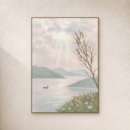 Paysage de lac pastel avec petite barque et rayons de lumière, cadre doré fin sur mur ivoire