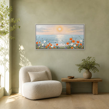 Fleurs du rivage au lever du soleil dans un fin cadre flottant blanc au-dessus d’un fauteuil crème et d’un banc bas en chêne sur un mur sauge