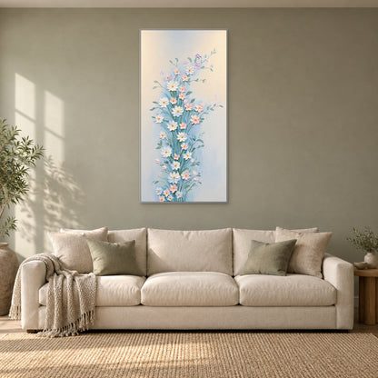 Tableau vertical de fleurs pastel dans un cadre argenté, centré au-dessus d’un canapé clair