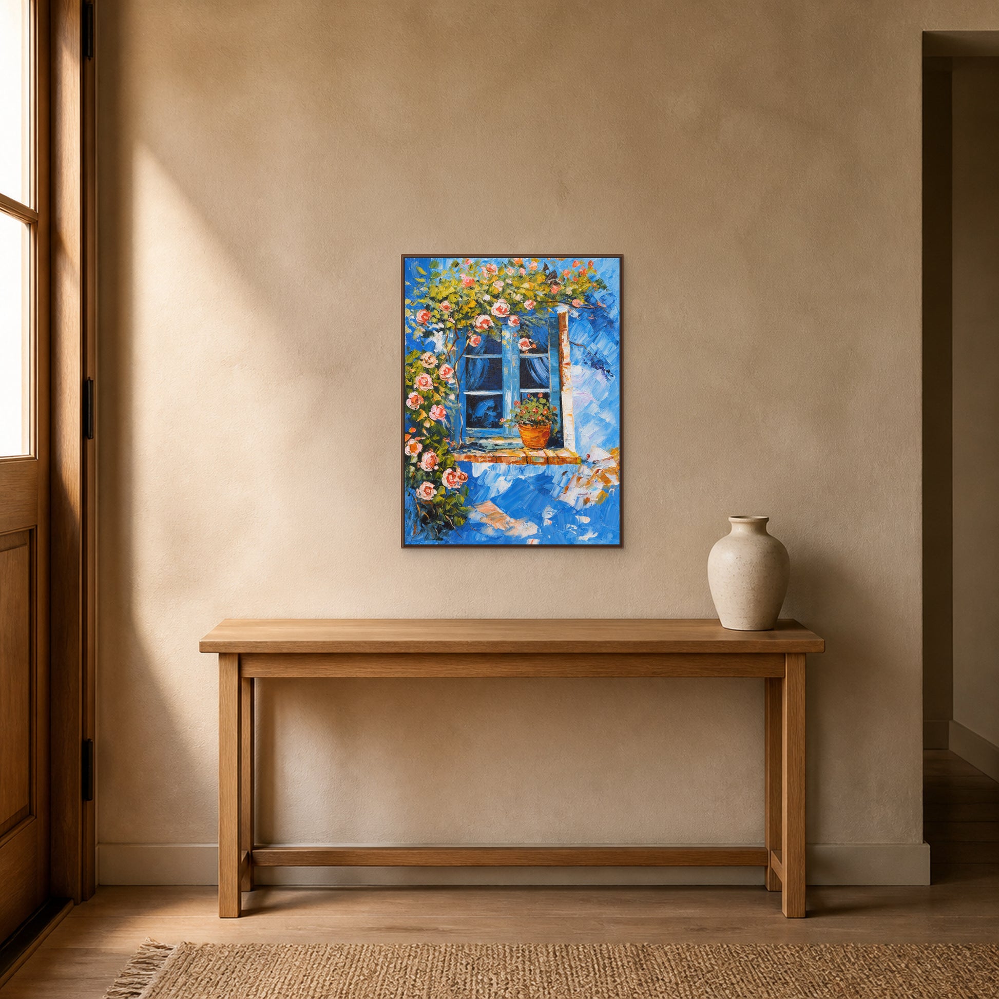Fenêtre bleue en fleurs dans un fin cadre flottant en noyer au-dessus d’une console d’entrée chaleureuse