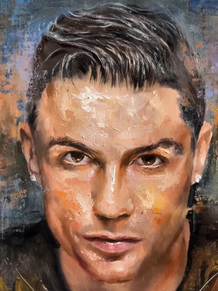 Gros plan sur un portrait peint de Cristiano Ronaldo aux touches épaisses